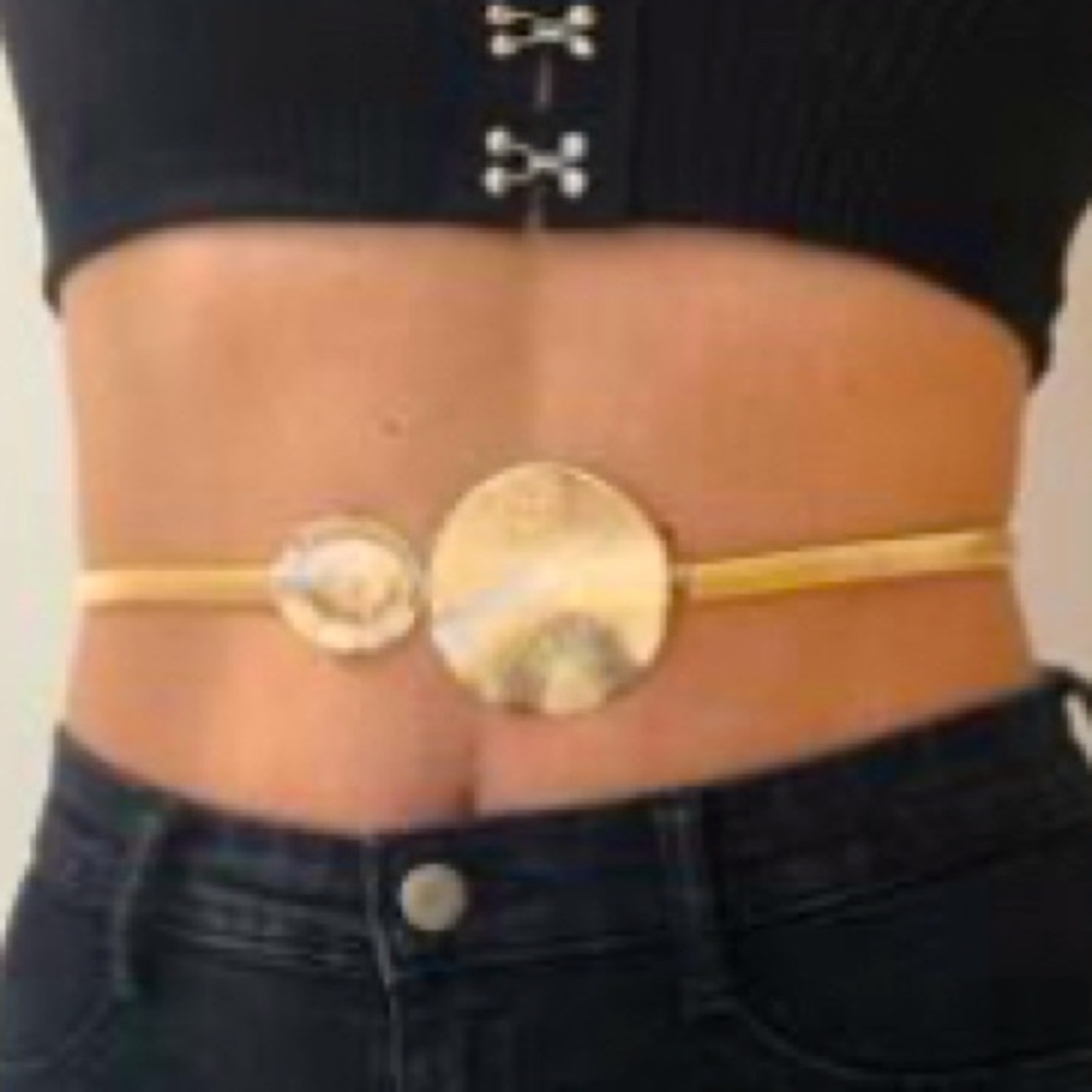 Round Buckle Skinny Belt
Gold